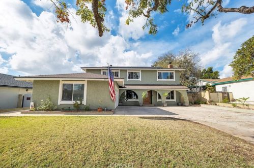 2541 Loretta Cir, Simi Valley, CA 93065-2318