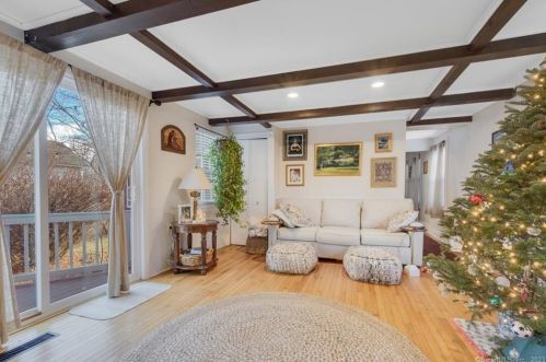 548 Middlefield St, Middletown CT  06457-3553 exterior