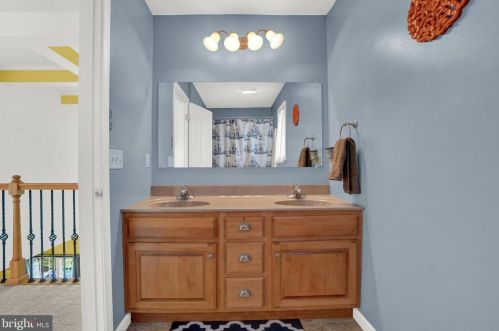 1433 Farm Cross Way, York PA  17408-8537 exterior