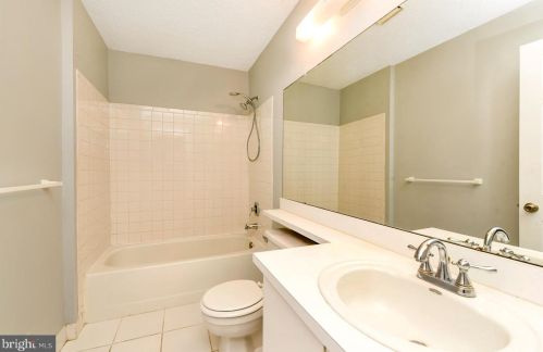 6 Voscek Ct, Trenton NJ 08648-2648 exterior