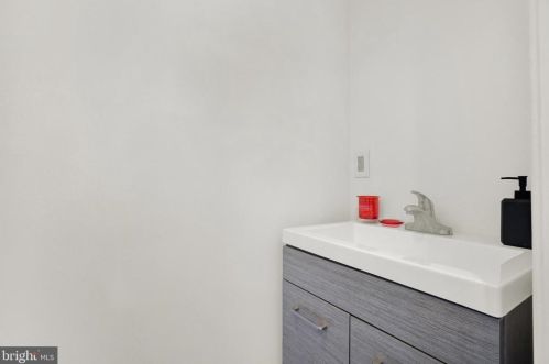 1435 Juniper St, Philadelphia PA 19147-4924 exterior