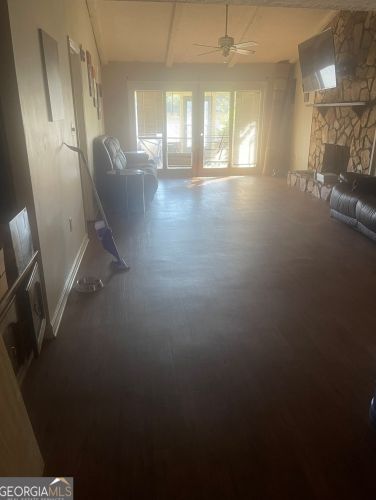 251 Leisure Lake Dr, Warner Robins, GA 31088-6077