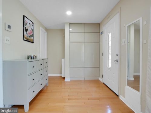 9061 Tiffany Park Ct, Springfield, VA 22152-2160