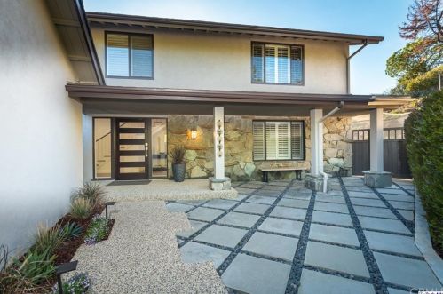 1669 Chevy Knoll Pl, Glendale, CA 91206-1312