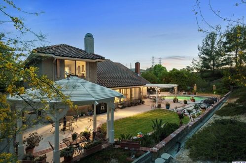 2520 Flintridge Dr, Glendale CA  91206-1033 exterior