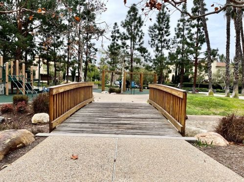 21 Salton, Irvine CA  92602-2425 exterior