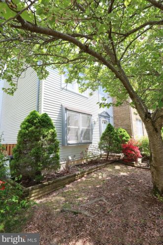 8206 Burning Forest Ct, Springfield VA  22153-3856 exterior