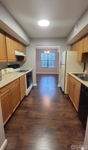 101 Keystone Ct, Edison, NJ 08817-3795
