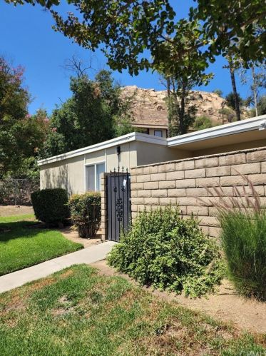 3072 Panorama Rd, Riverside, CA 92506-1428
