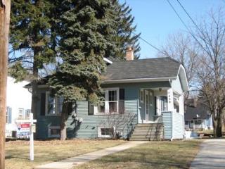 429 Lyon Ave, Wheaton, IL 60187-2525