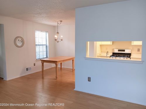 33 Azalea Cir, Jackson Twp, NJ 08527-2555