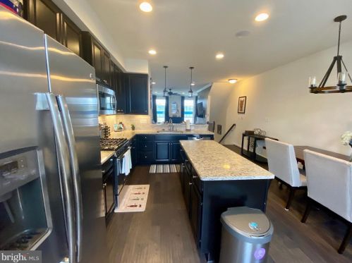1746 Featherstone Rd, Woodbridge VA  22191-3425 exterior