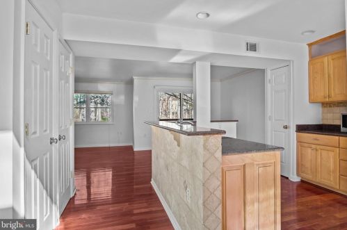 2394 Cloudcroft Sq, Herndon VA  20191-1707 exterior
