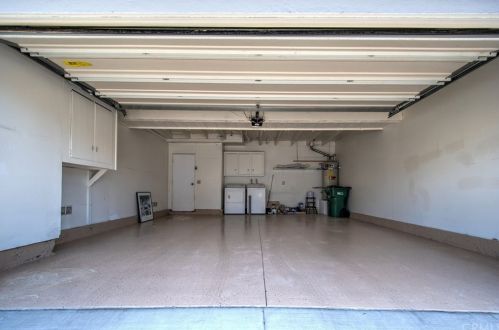 19 Woodland Dr, Irvine CA  92604-4534 exterior