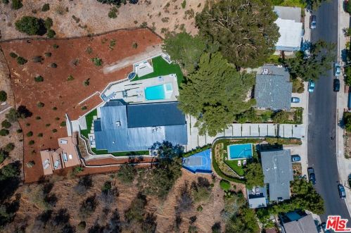 17137 Escalon Dr, Van Nuys CA  91436-4029 exterior