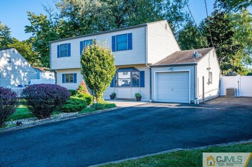 39 Doreen Dr, Avenel, NJ 07001-1505