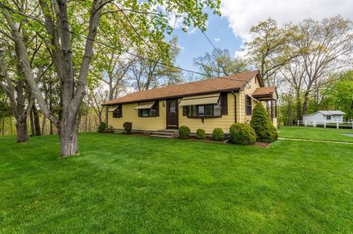 45 Ash St, Lincoln, RI 02838-3205