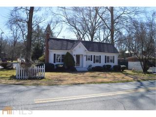 131 Center St, Winder, GA 30680-2519