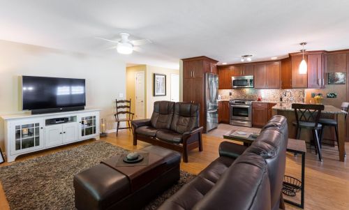 38 Glasgow Cir, Hudson NH  03051-3759 exterior