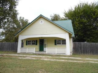 322 Johnston St, Ada, OK 74820-4859
