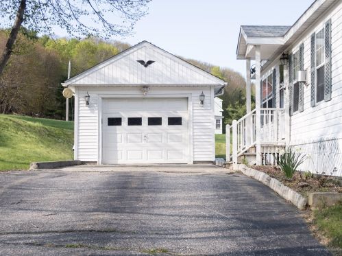 17 Monroe St, Augusta, ME 04330-4022