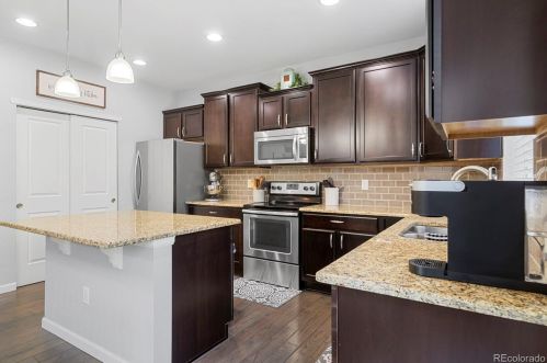 6918 Elk Ct, Aurora CO 80016-4290 exterior