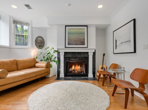2216 Sedgwick St, Chicago, IL 60614-3809