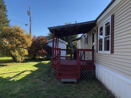 4 Hilltop Manor St, Carroll, NH 03598-3072
