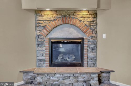 1443 Farm Cross Way, York PA  17408-8537 exterior