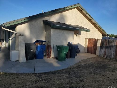 16743 Stallion Pl, Riverside CA  92504-5843 exterior