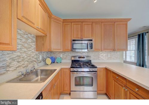 16 Kyle Way, Trenton NJ 08628-2521 exterior