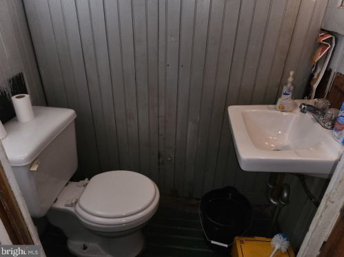 4937 11 St, Philadelphia PA 19112-1308 exterior