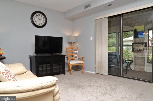 207 Valleybrook Dr, Lancaster PA  17601-4623 exterior