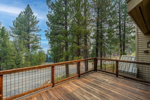 245 Basque Dr, Truckee, CA 96161-3910