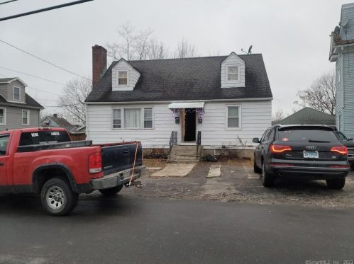 19 Laura St, Norwalk CT  06854-4208 exterior