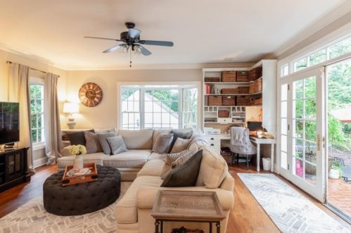 3103 Dl Dr, Atlanta GA  30305-2722 exterior