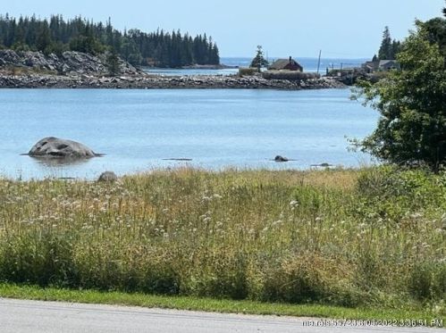 26 Boston Rd, Vinalhaven, ME 04863-4003