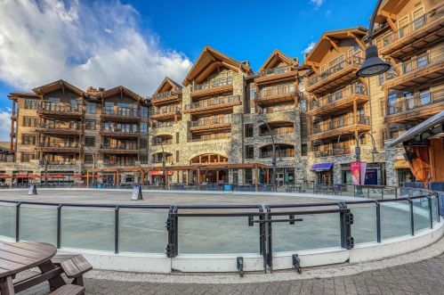 5001 Northstar Dr, Truckee CA  96161-4236 exterior