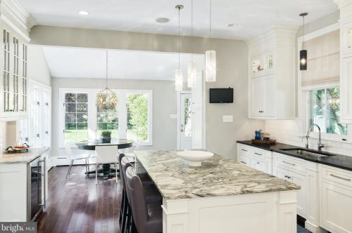 220 Washington Ave, Tavistock NJ 08033-3323 exterior