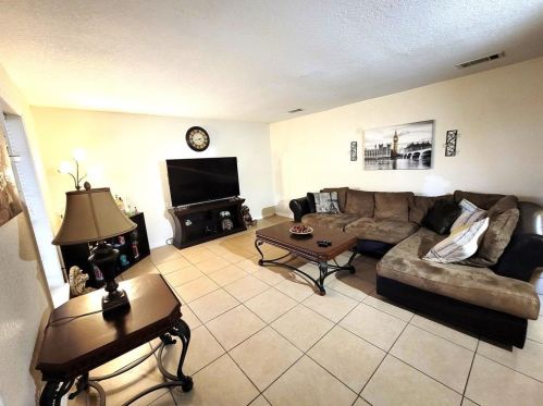 264 Austin St, Angleton, TX 77515-4102