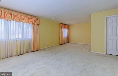 14 Hanover Ct, Princeton NJ  08540-7066 exterior