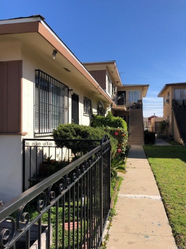 11124 Inglewood Ave, Inglewood, CA 90304-2513