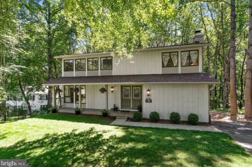 2119 Thomas View Rd, Herndon, VA 20191-4801