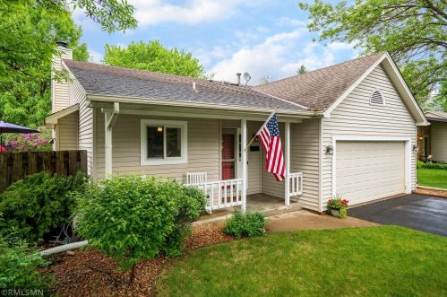 1393 Hickory Trl, Saint Paul, MN 55110-2272