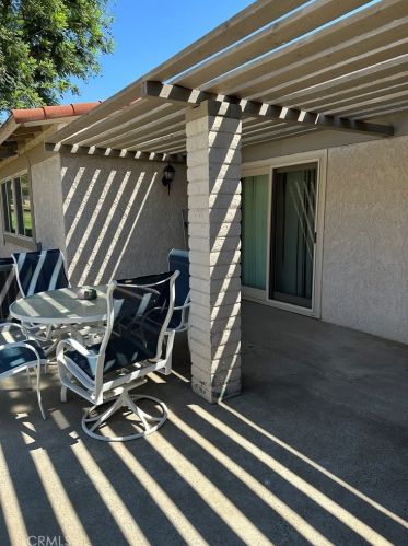 5610 Falling Leaf Ln, Riverside CA  92509-7308 exterior