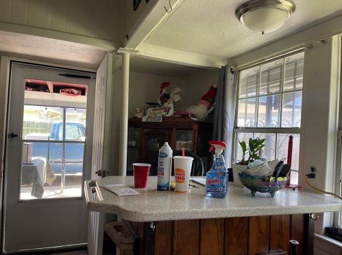 1123 Denfield St, Austin TX  78721-2537 exterior