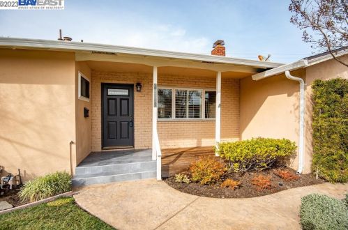 8250 Cardiff Ct, Pleasanton, CA 94568-1601