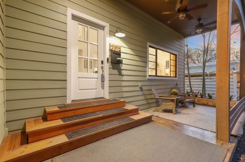 2109 10th St, Austin TX  78702-3411 exterior