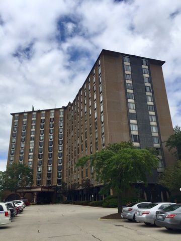 1 Renaissance Pl, Palatine IL  60067-3642 exterior