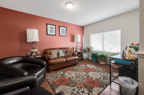 6430 Bridgewater Dr, Austin TX  78723-3927 exterior